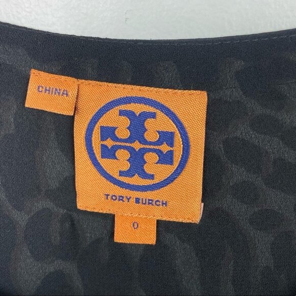 Tory Burch 100% Silk Animal Print Blouse Ruffle Top Size 0 Crew Neck Sleeve Boho - Picture 2 of 8